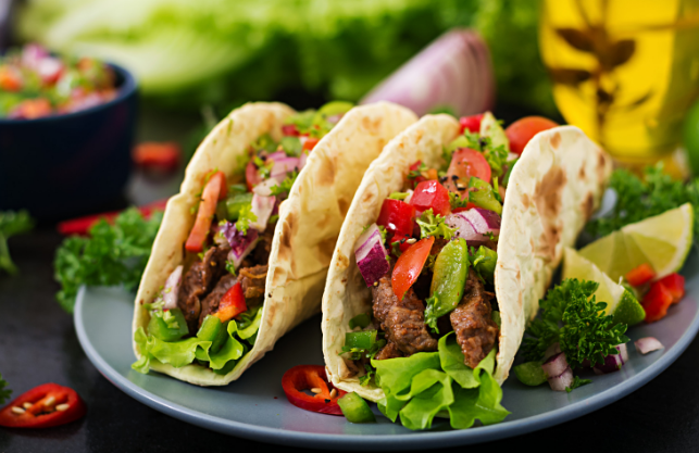 gyros v tortille se zeleninou